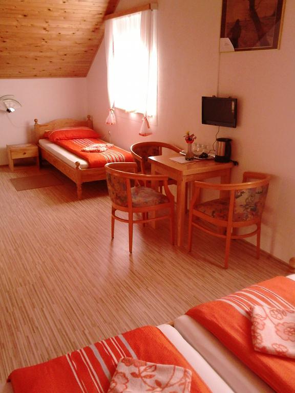 Rooms Josip Korenica Rum bild
