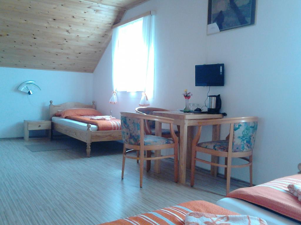 Rooms Josip Korenica Rum bild
