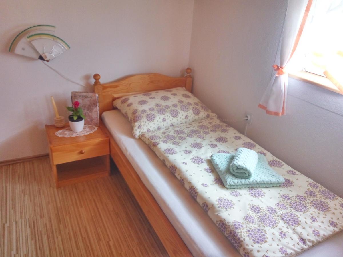 Rooms Josip Korenica Exteriör bild