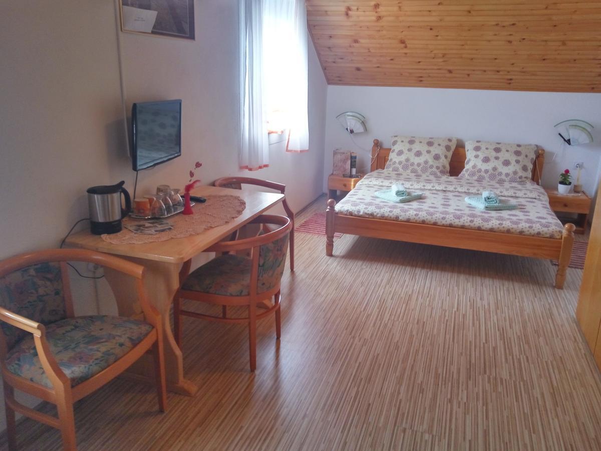 Rooms Josip Korenica Exteriör bild