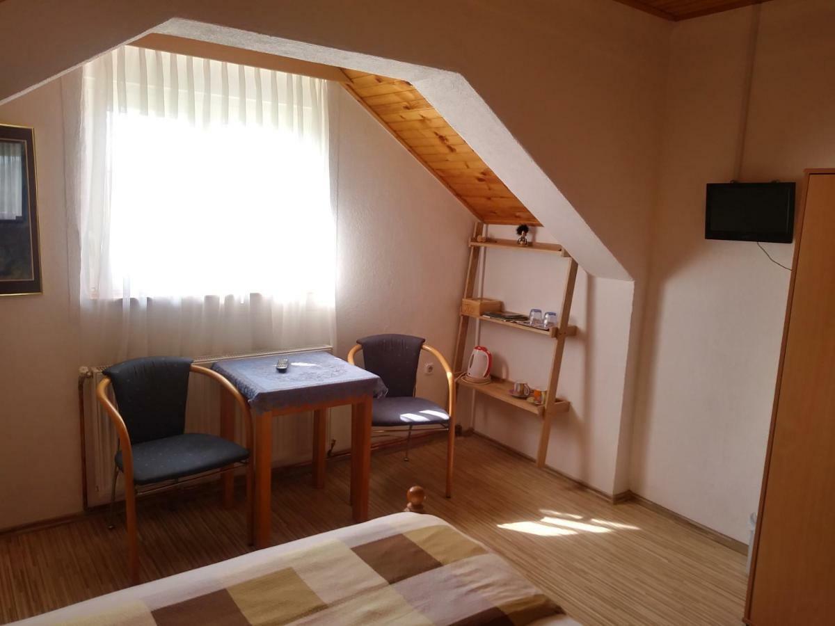Rooms Josip Korenica Exteriör bild