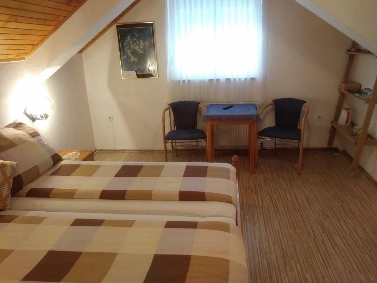 Rooms Josip Korenica Exteriör bild